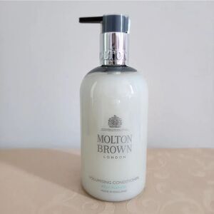 Molton Brown Volumizing Conditioner with Kumudu 300ml / 10 fl oz